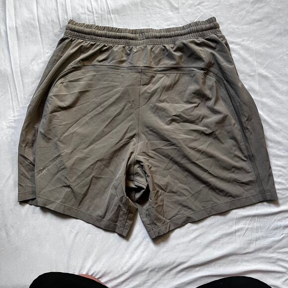Lululemon T.H.E. Shorts Men’s Size M 9” Linerless Taupe Olive Training Shorts - Picture 5 of 8